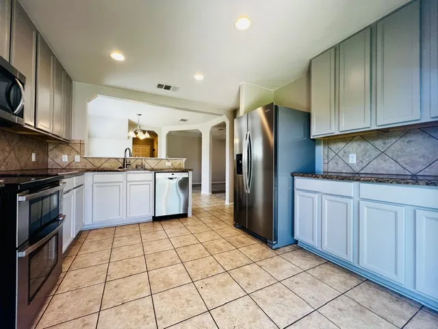 100 Magpie Goose Lane Leander, TX 78641