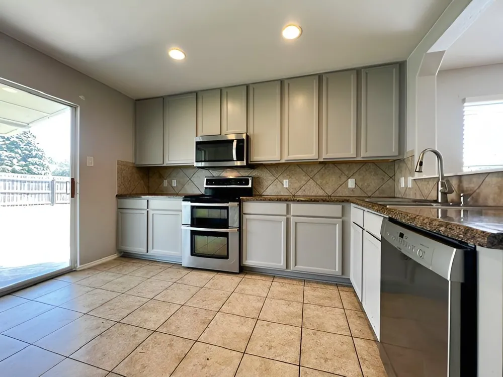 100 Magpie Goose Lane Leander, TX 78641