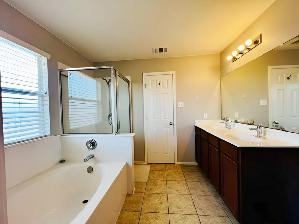 100 Magpie Goose Lane Leander, TX 78641