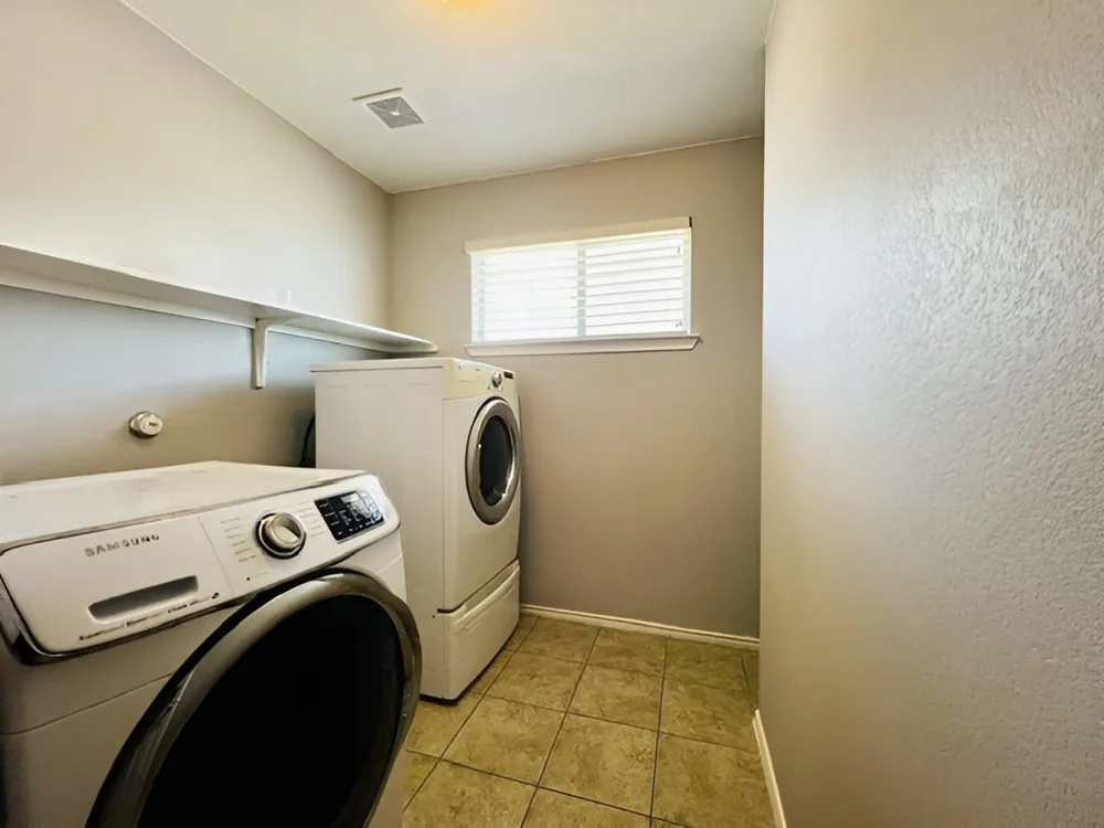 100 Magpie Goose Lane Leander, TX 78641