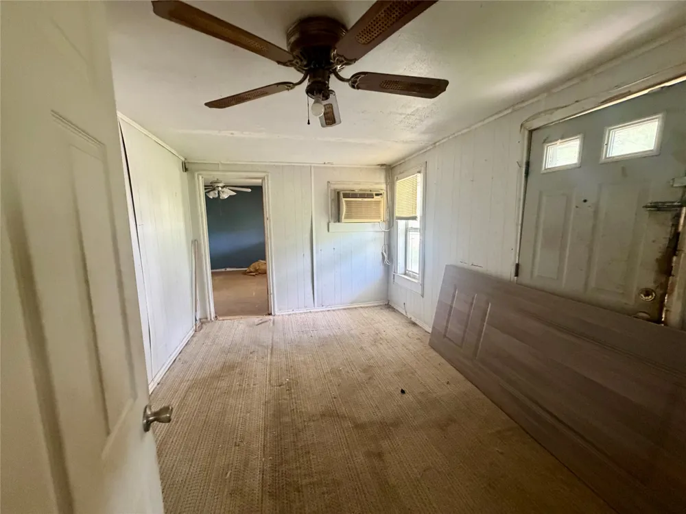 808 W Boundary Street Giddings, TX 78942
