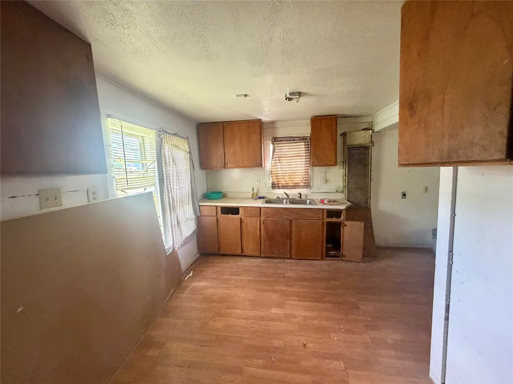 808 W Boundary Street Giddings, TX 78942