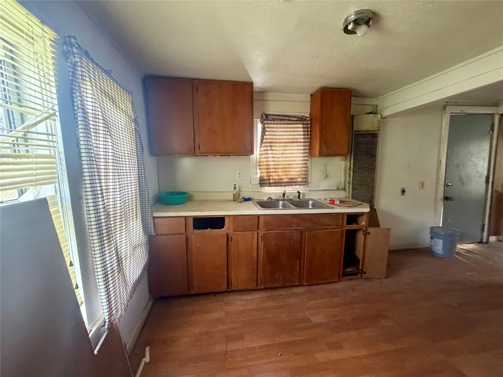 808 W Boundary Street Giddings, TX 78942