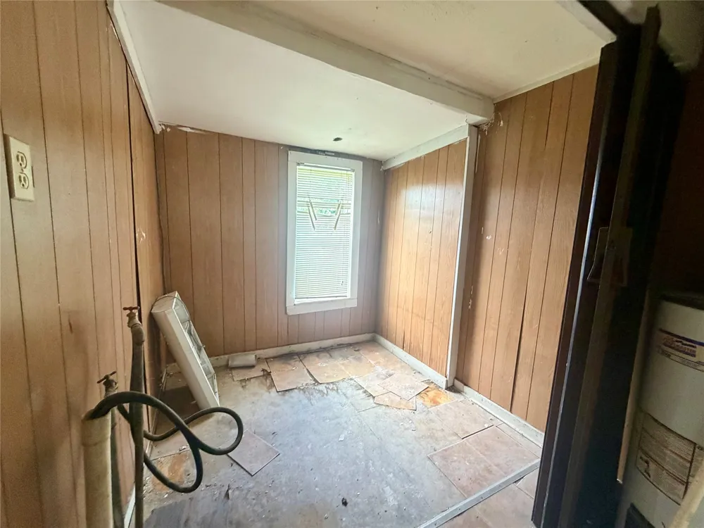 808 W Boundary Street Giddings, TX 78942
