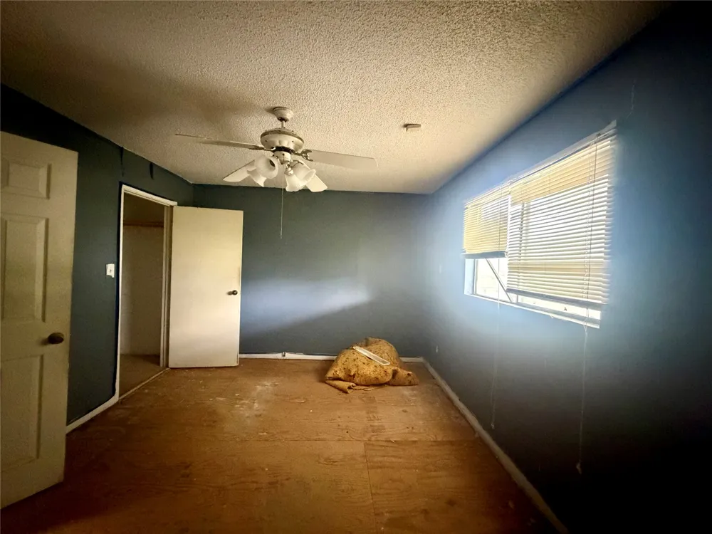 808 W Boundary Street Giddings, TX 78942