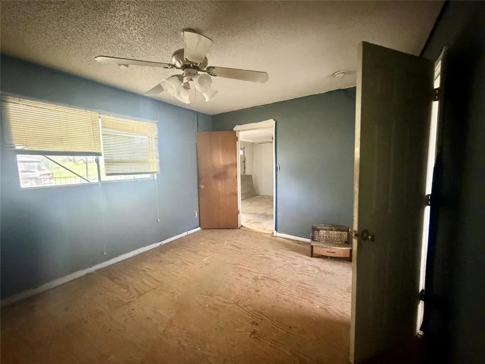 808 W Boundary Street Giddings, TX 78942