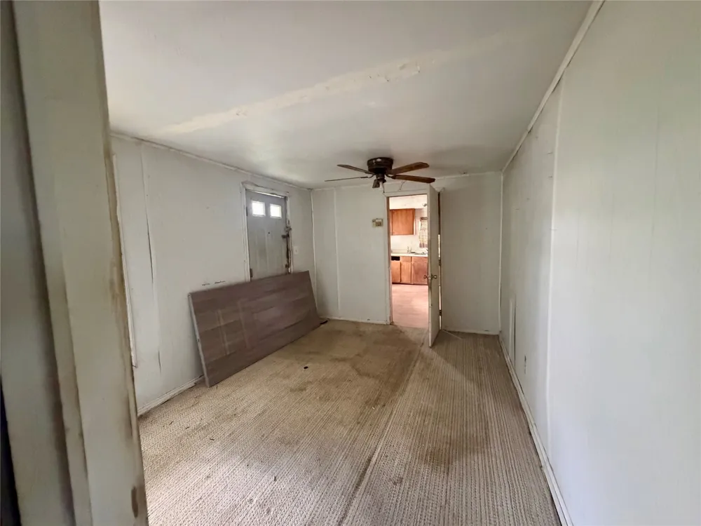 808 W Boundary Street Giddings, TX 78942