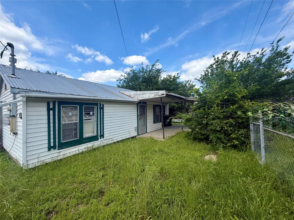 808 W Boundary Street Giddings, TX 78942