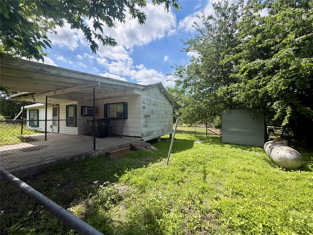 808 W Boundary Street Giddings, TX 78942