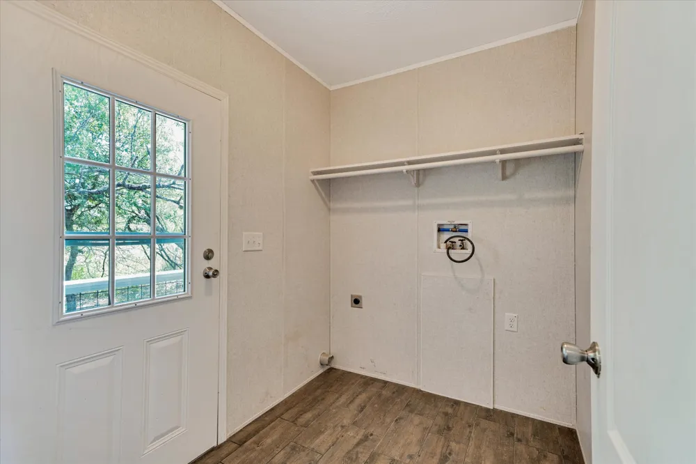 1500 Wattsville Road Luling, TX 78648