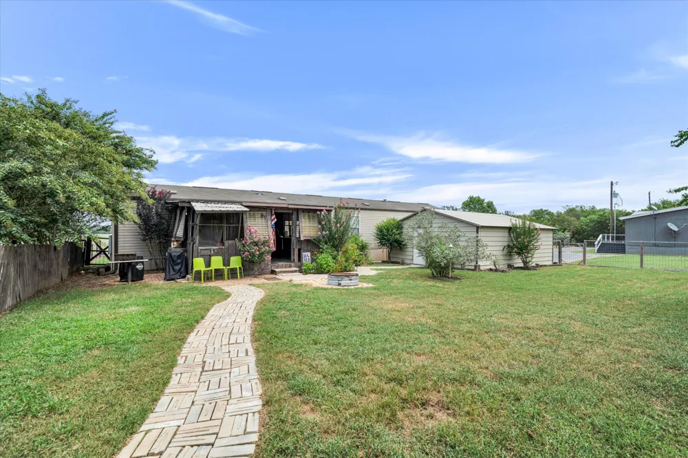 1500 Wattsville Road Luling, TX 78648