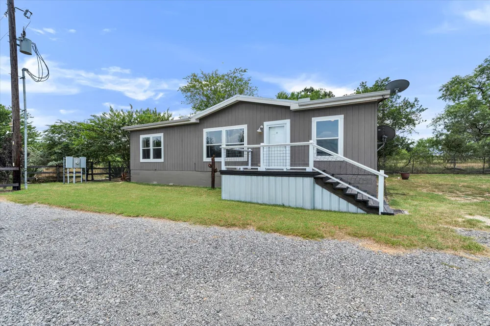 1500 Wattsville Road Luling, TX 78648