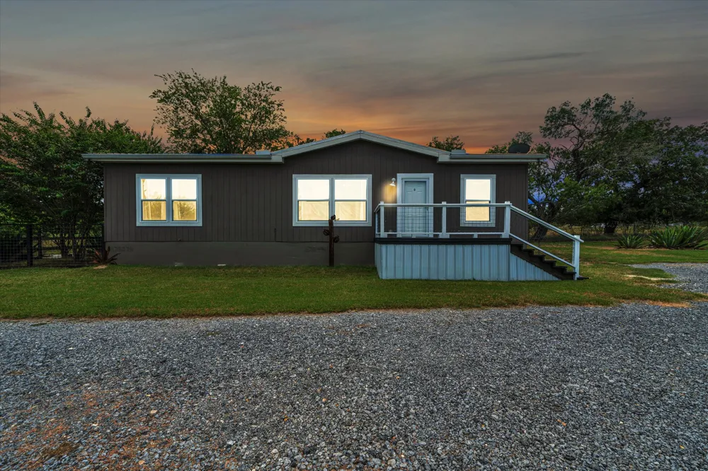 1500 Wattsville Road Luling, TX 78648