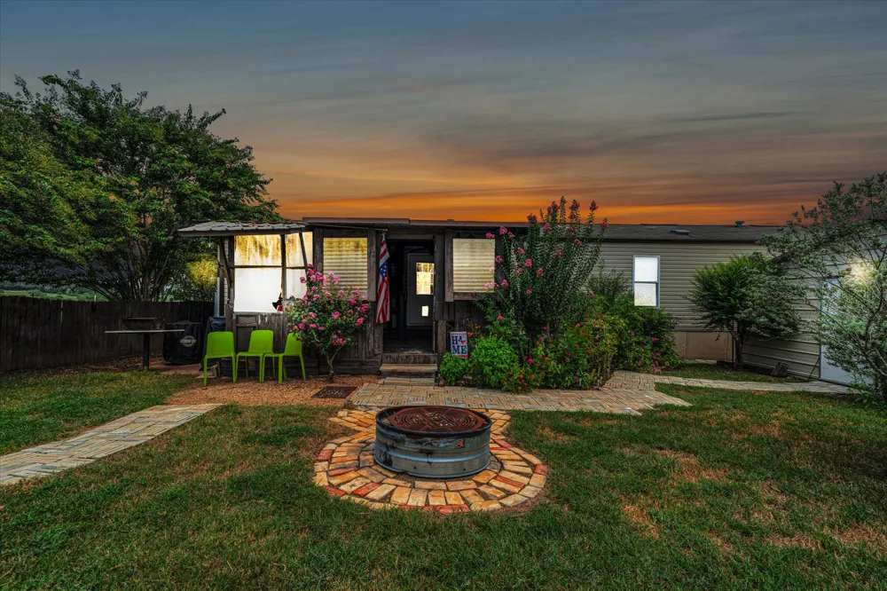 1500 Wattsville Road Luling, TX 78648