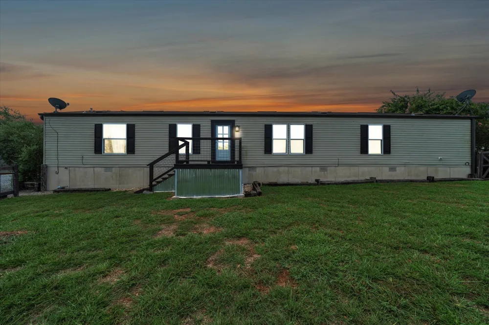 1500 Wattsville Road Luling, TX 78648