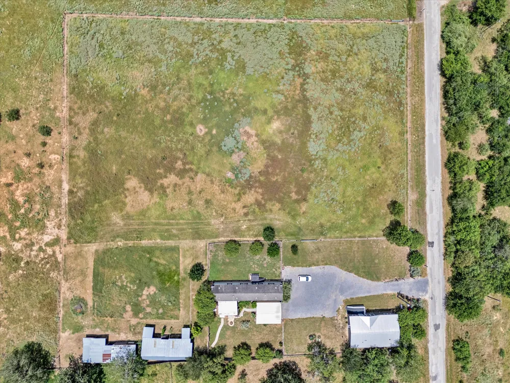 1500 Wattsville Road Luling, TX 78648