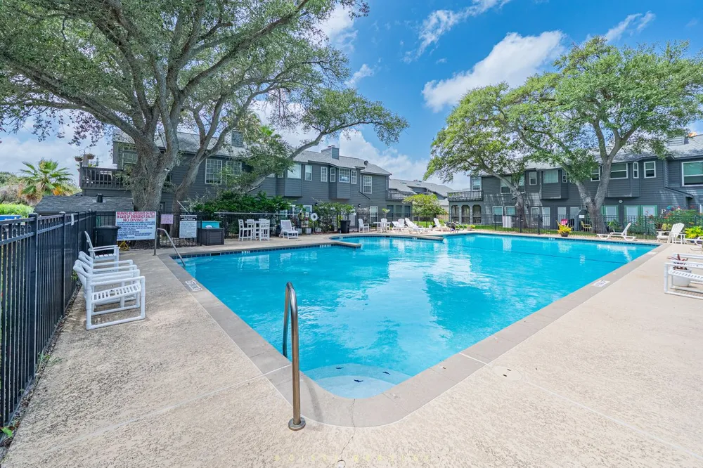 210 Oak Bay Street #402 Rockport, TX 78382