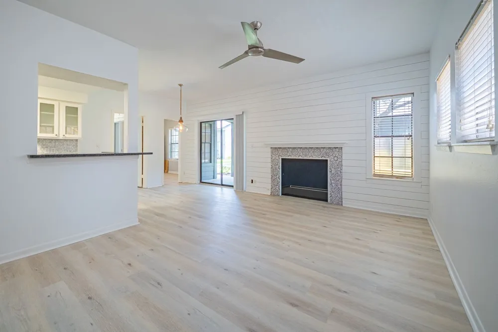 210 Oak Bay Street #402 Rockport, TX 78382