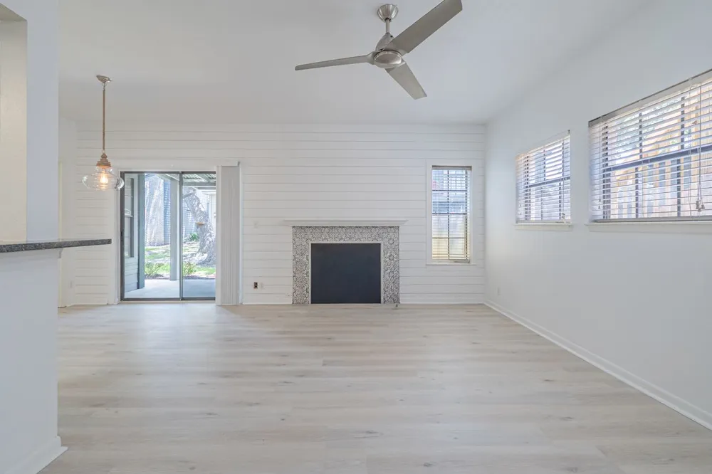 210 Oak Bay Street #402 Rockport, TX 78382