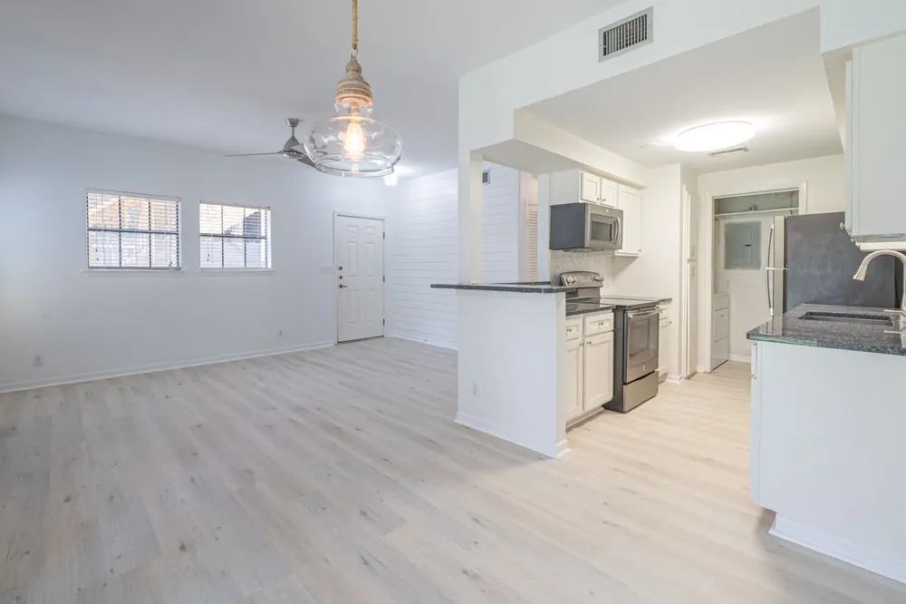 210 Oak Bay Street #402 Rockport, TX 78382