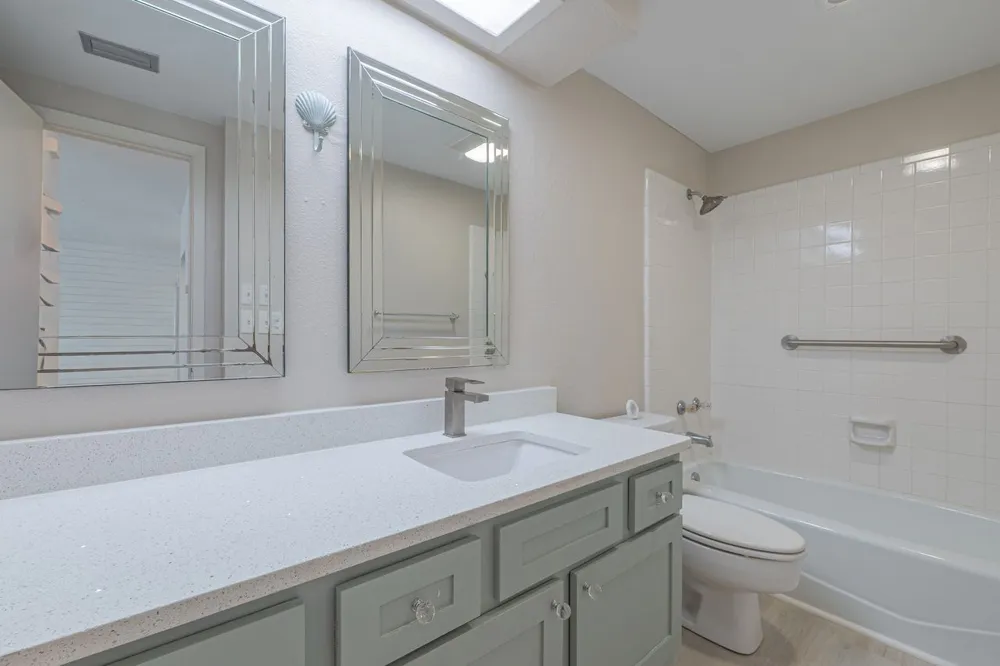 210 Oak Bay Street #402 Rockport, TX 78382