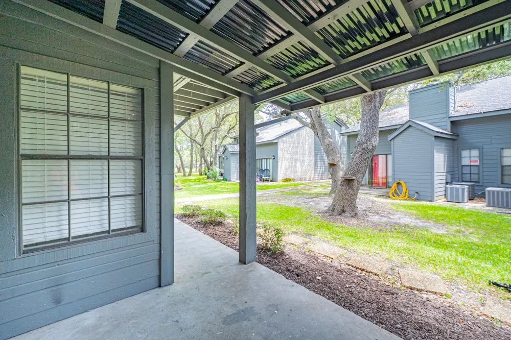 210 Oak Bay Street #402 Rockport, TX 78382