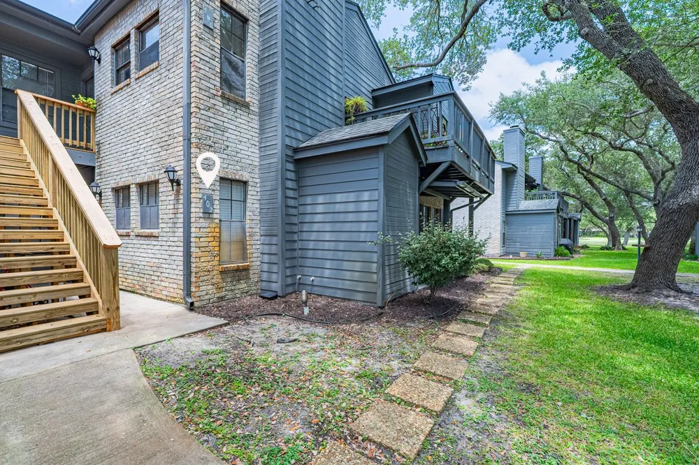 210 Oak Bay Street #402 Rockport, TX 78382