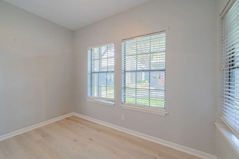 210 Oak Bay Street #402 Rockport, TX 78382