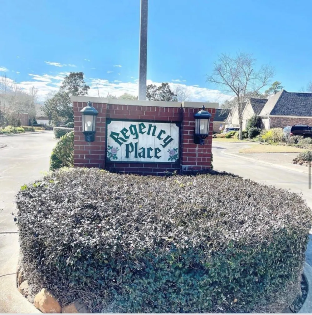 6 Regency Place Orange, TX 77630