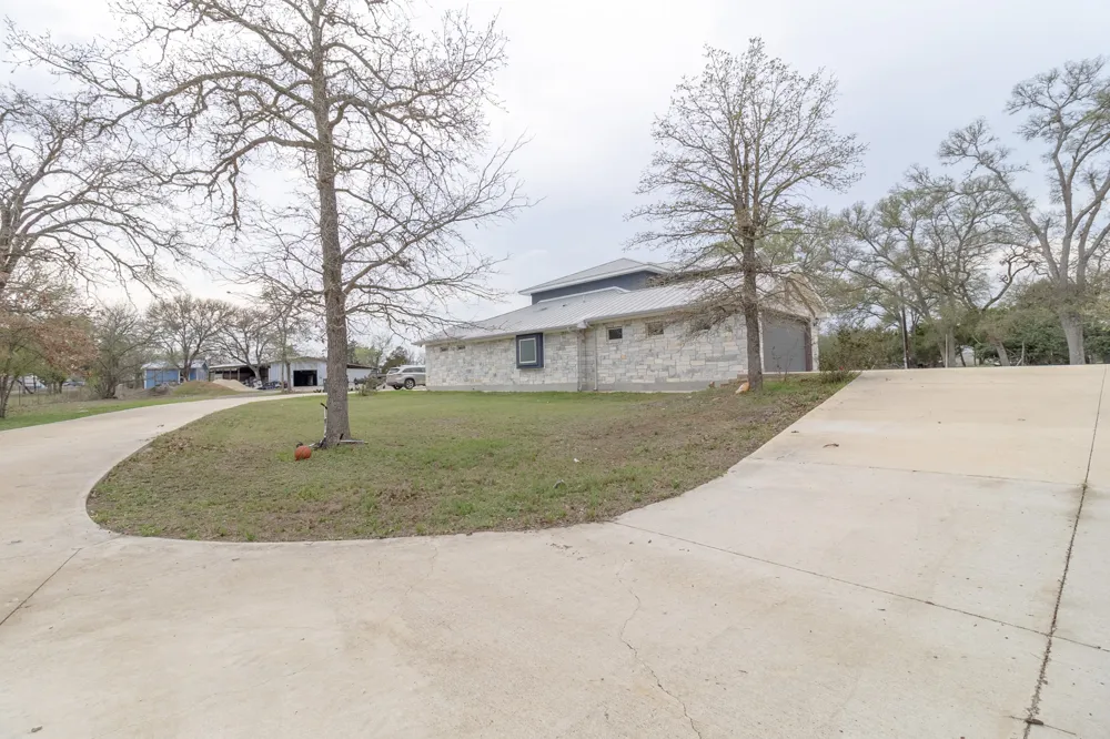 319 Lonesome Dove Drive Cedar Creek, TX 78612