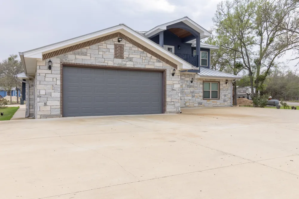 319 Lonesome Dove Drive Cedar Creek, TX 78612