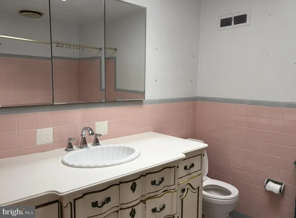 1868 PINE ROAD Huntingdon Valley, PA 19006