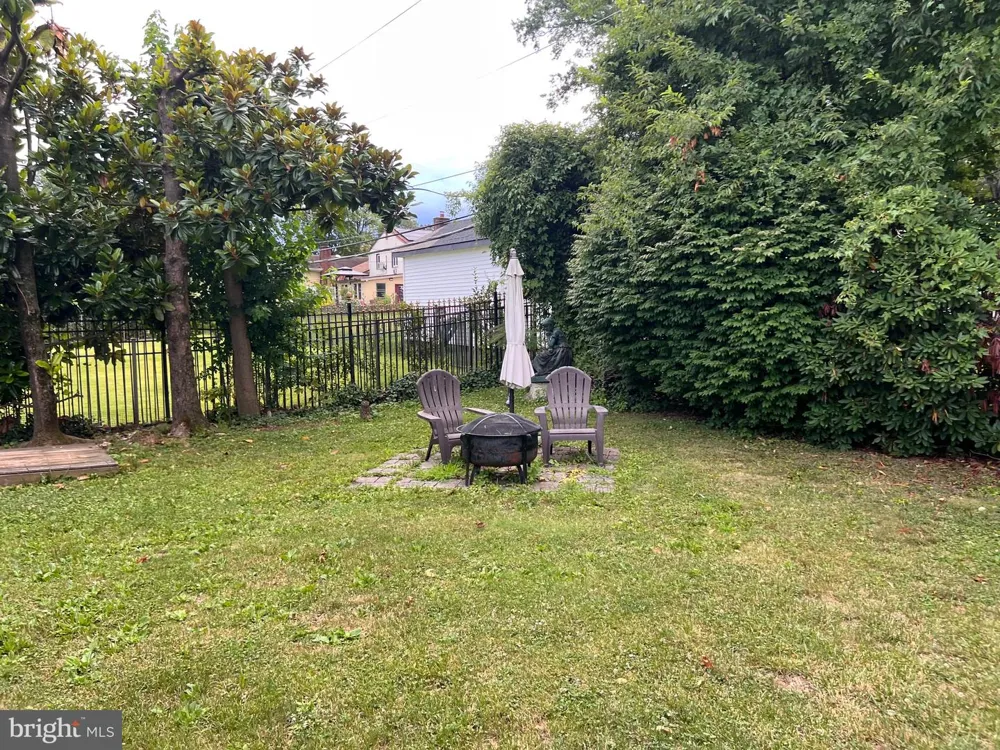 1868 PINE ROAD Huntingdon Valley, PA 19006