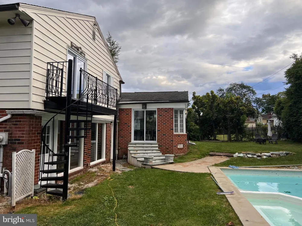 1868 PINE ROAD Huntingdon Valley, PA 19006