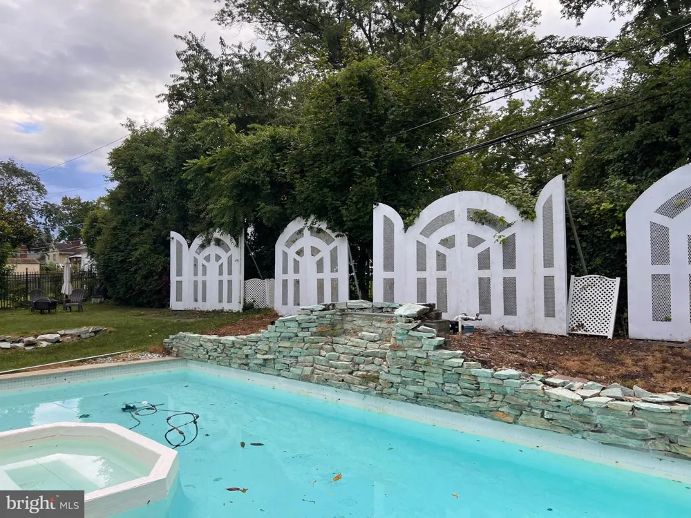 1868 PINE ROAD Huntingdon Valley, PA 19006