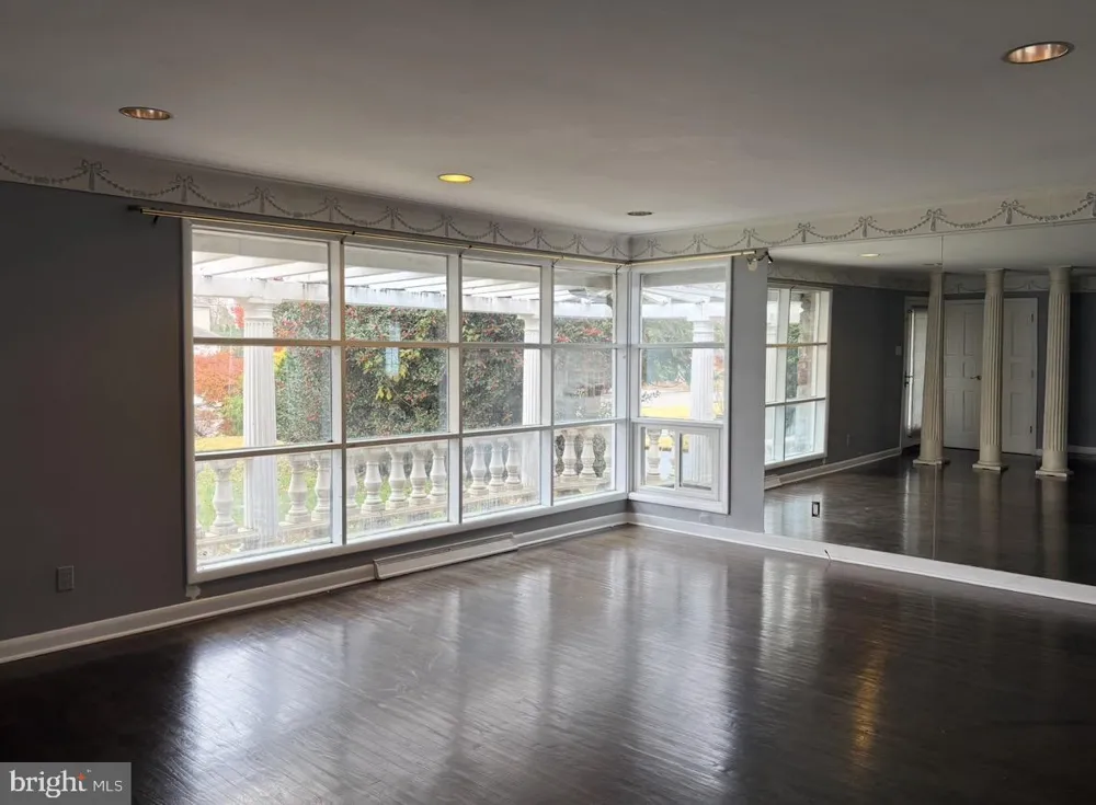 1868 PINE ROAD Huntingdon Valley, PA 19006