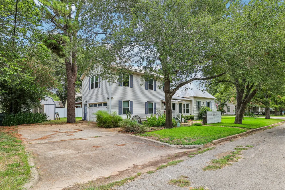 601 Garwood Street Smithville, TX 78957