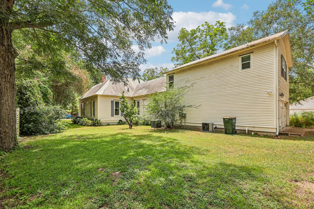 601 Garwood Street Smithville, TX 78957