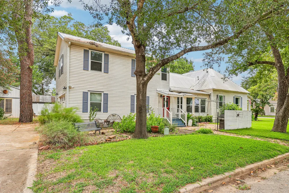 601 Garwood Street Smithville, TX 78957