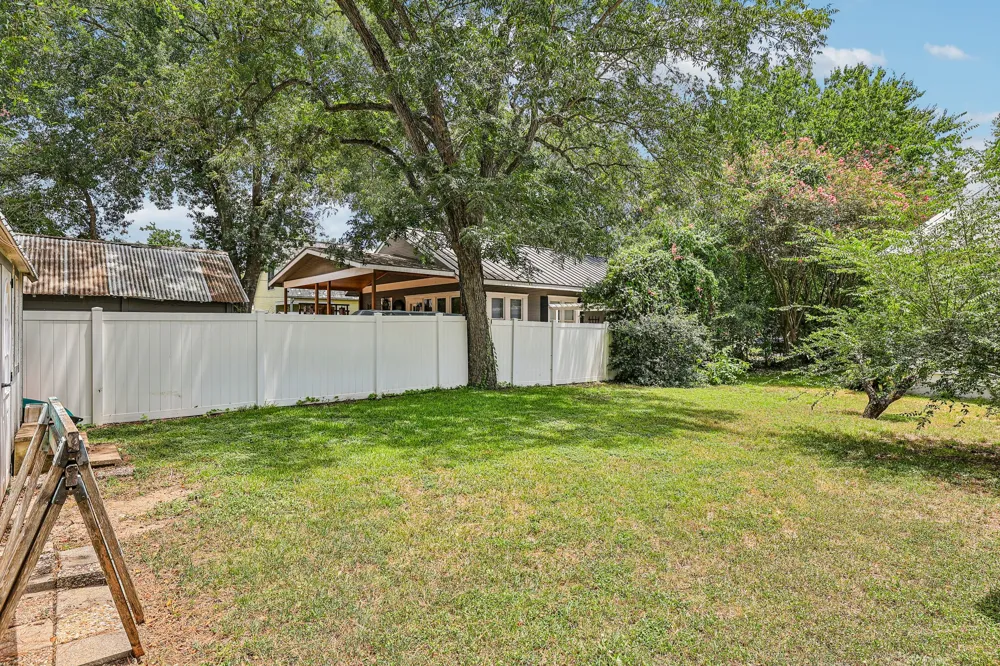 601 Garwood Street Smithville, TX 78957