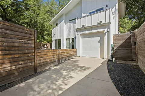 2505 E 11th Street #2