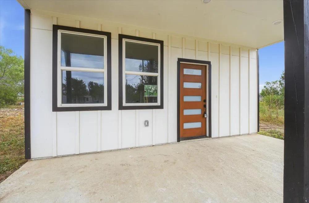 140 Lobo Lane Cedar Creek, TX 78612