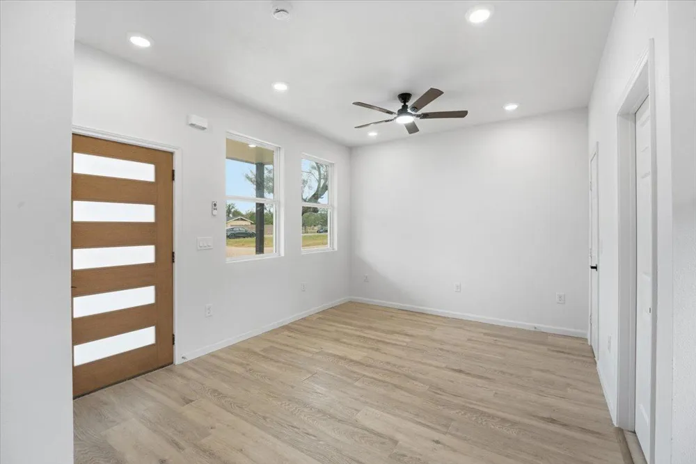140 Lobo Lane Cedar Creek, TX 78612