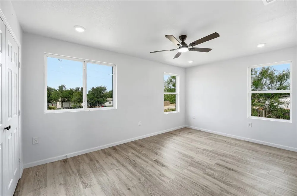 140 Lobo Lane Cedar Creek, TX 78612