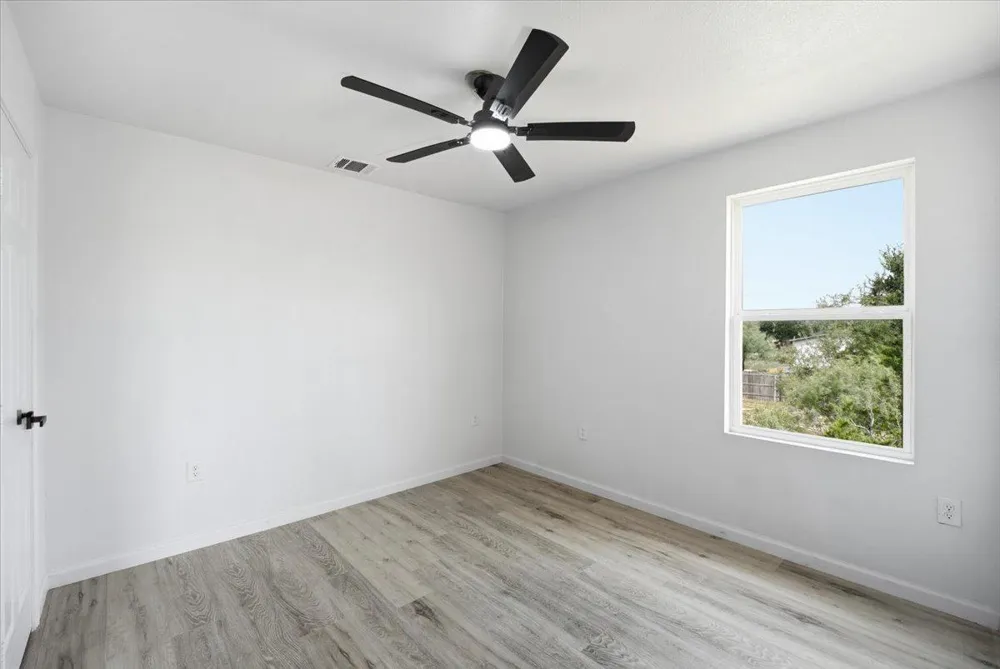 140 Lobo Lane Cedar Creek, TX 78612