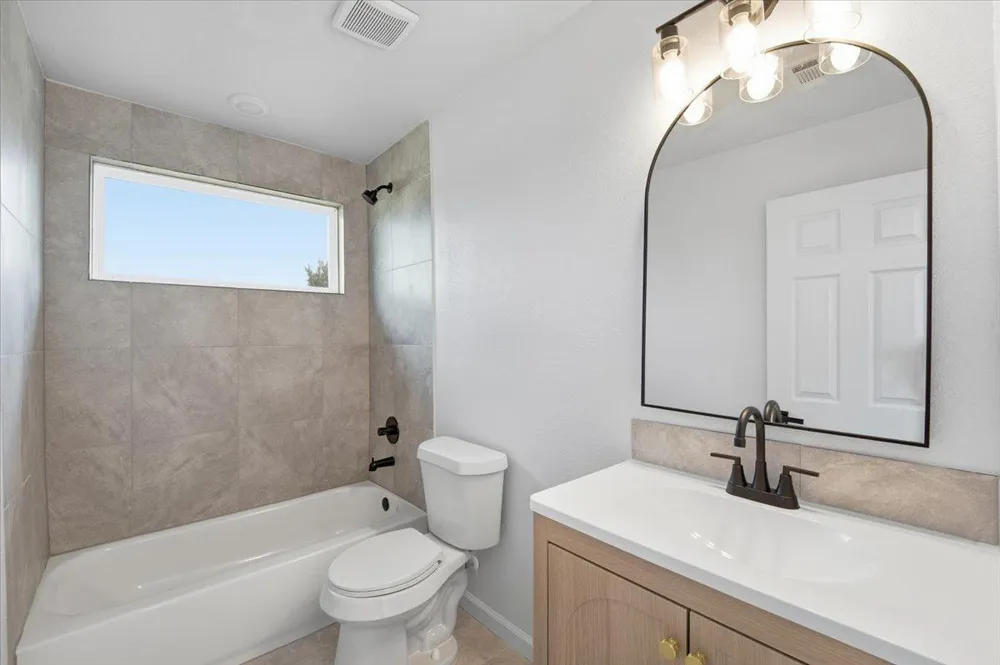 140 Lobo Lane Cedar Creek, TX 78612