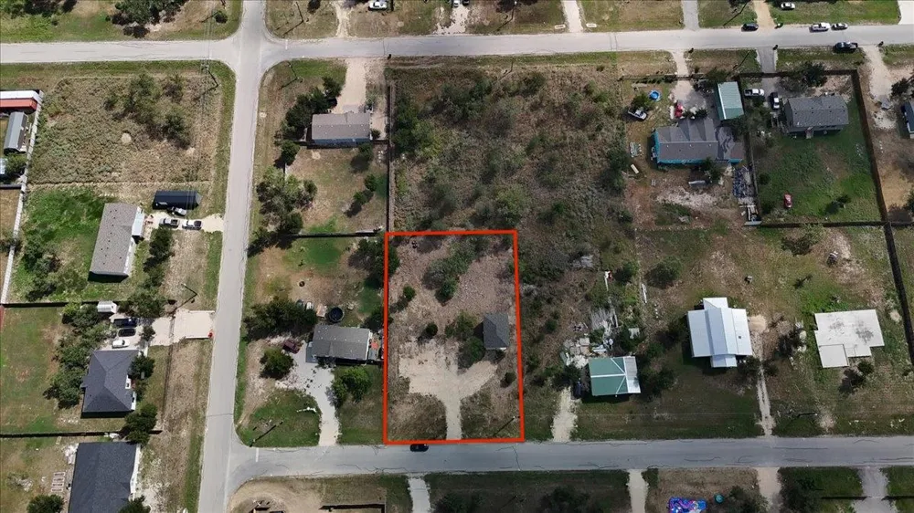 140 Lobo Lane Cedar Creek, TX 78612