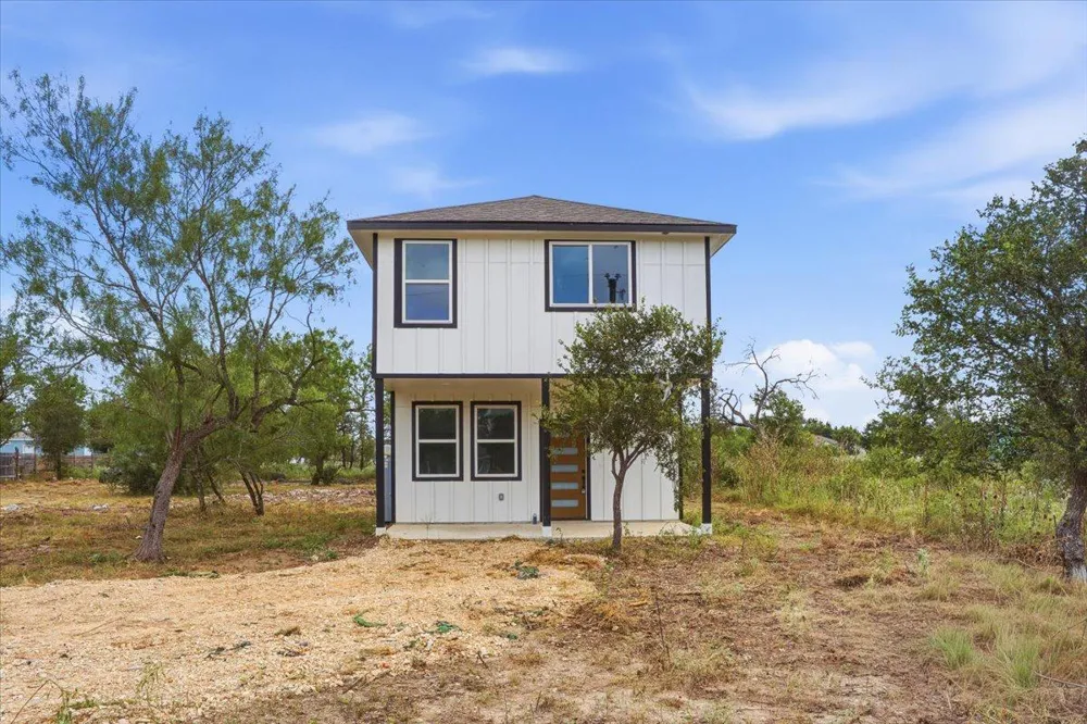 140 Lobo Lane Cedar Creek, TX 78612
