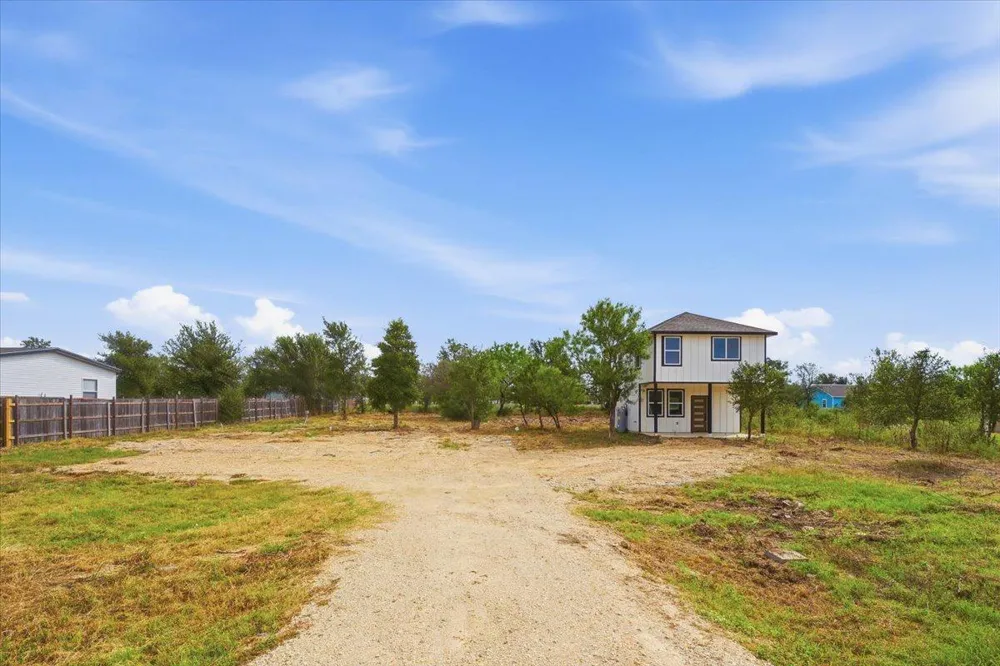 140 Lobo Lane Cedar Creek, TX 78612