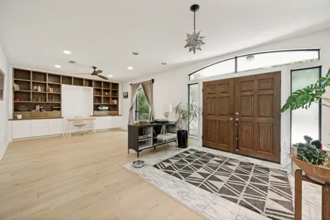 5804 Ginre Cove